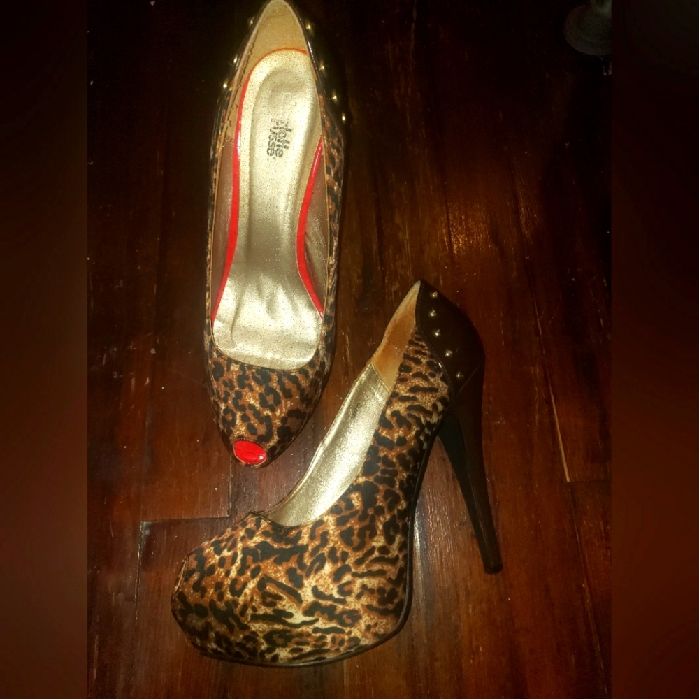 Red Leapord Pumps